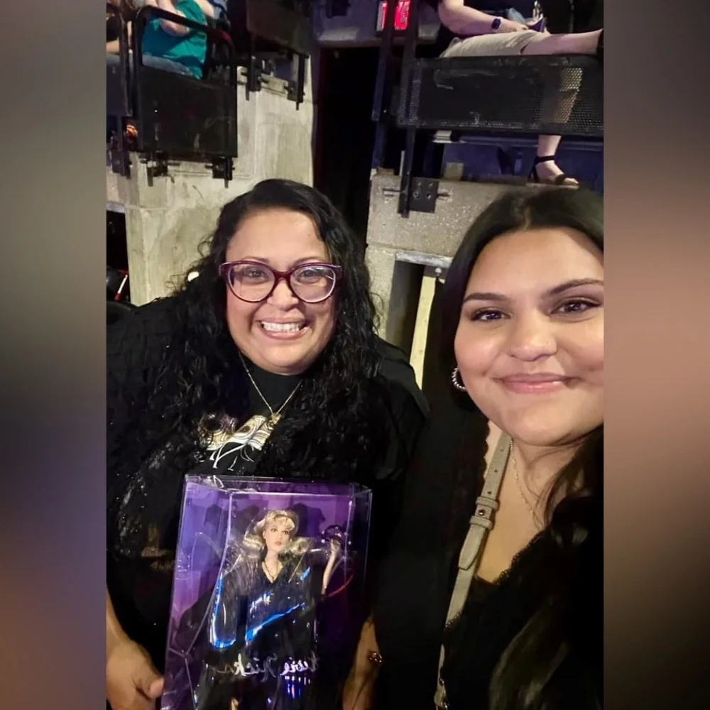 4/19 @2pm CST Coach preferred or luxury & designer bags, wallets & accessories. - Picture 8 of 14